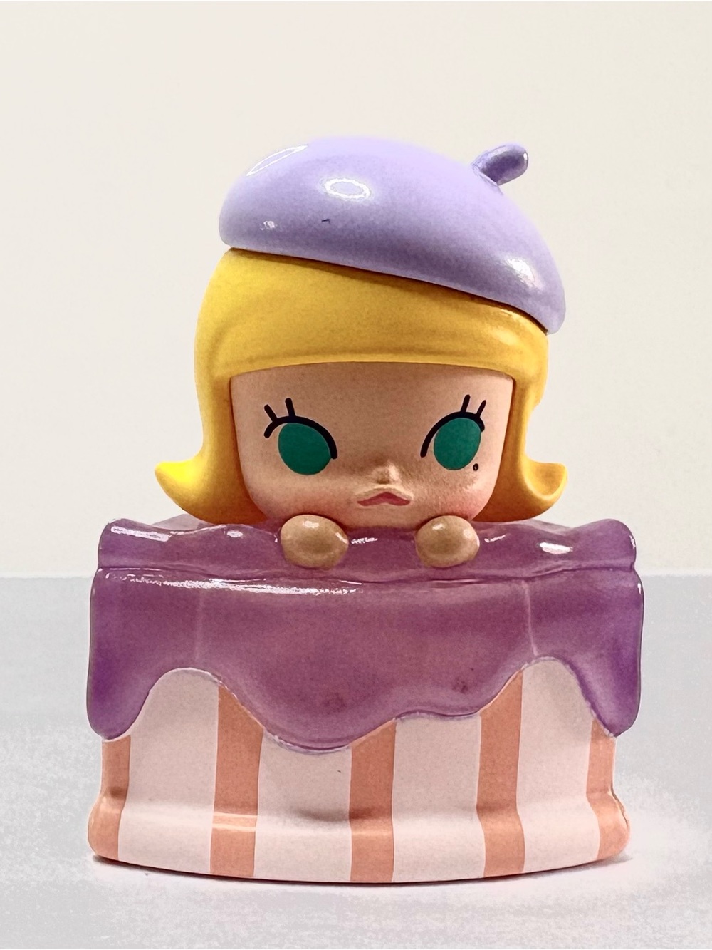 Molly Cake Slice Pop Bean!